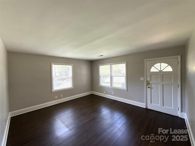 1000 Roanoke Ave in Charlotte, NC - Building Photo - Building Photo