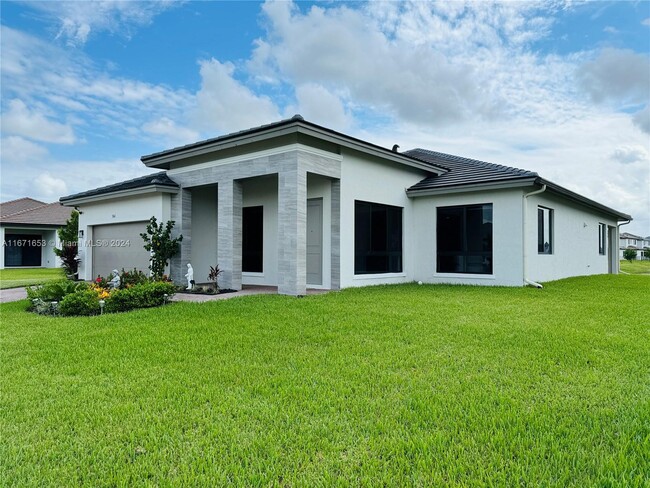 5041 Gambero Wy in Ave Maria, FL - Foto de edificio - Building Photo