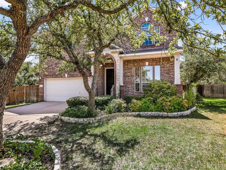 8021 Levata Dr in Austin, TX - Building Photo