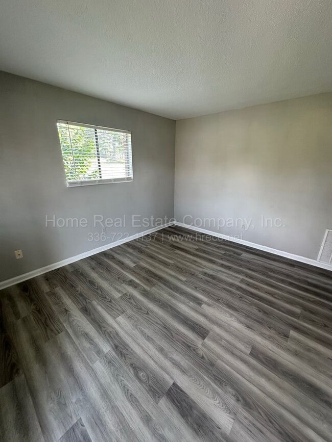 1006 Salisbury St in Kernersville, NC - Building Photo - Building Photo