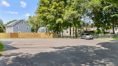 231 N Main St-Unit -1 in Ansonia, CT - Building Photo - Building Photo