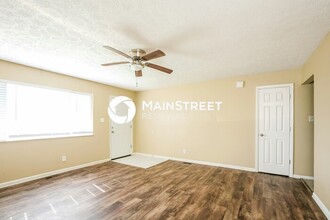 718 Spring Valley Ct in Indianapolis, IN - Foto de edificio - Building Photo