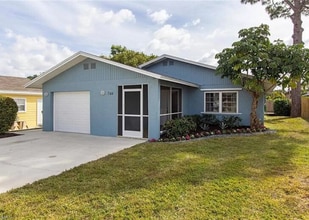 744 110th Ave N in Naples, FL - Building Photo - Building Photo