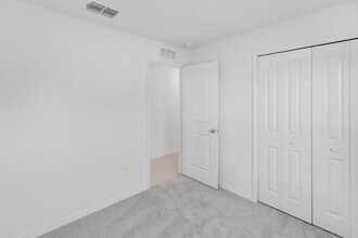 2167 Lone Oak Ln in Lakeland, FL - Building Photo - Building Photo