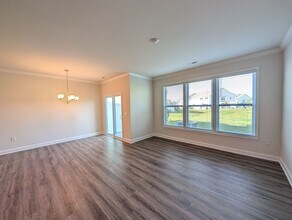 323 Creekview Rd in Hendersonville, NC - Building Photo - Building Photo