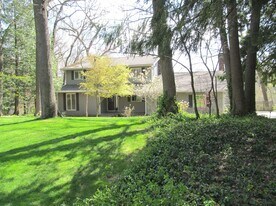 5251 Colony Woods Dr in Kalamazoo, MI - Building Photo