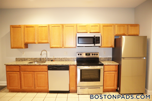 26 Portland St, Unit 142 in Worcester, MA - Building Photo