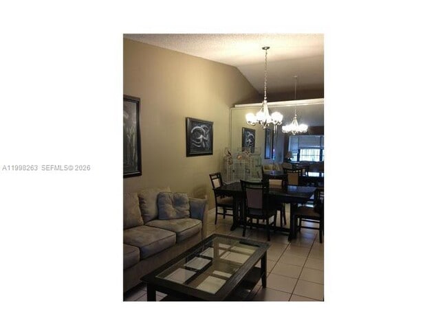 11449 NW 89th Ct in Hialeah Gardens, FL - Building Photo - Building Photo