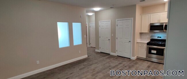 191 N Common St-Unit -302 in Lynn, MA - Building Photo - Building Photo