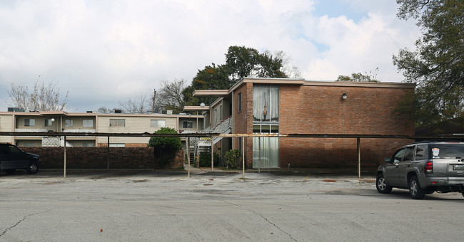 Kentwood Apartments in Houston, TX - Building Photo - Building Photo