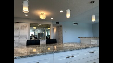 12500 Capri Cir N in Treasure Island, FL - Building Photo - Building Photo