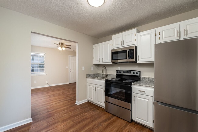 Axis on Roan in Johnson City, TN - Building Photo - Building Photo