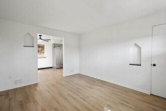 972 Lessing St in Pittsburgh, PA - Foto de edificio - Building Photo