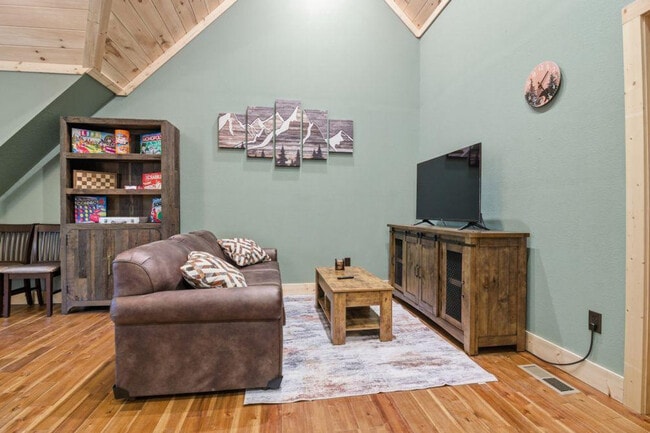 3045 Jones Creek Ln in Sevierville, TN - Building Photo - Building Photo