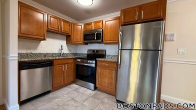 12 Westgate Dr in Woburn, MA - Building Photo - Building Photo