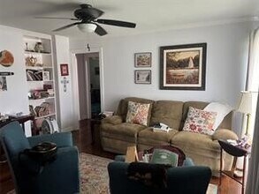 2211 Muret St in Irving, TX - Foto de edificio - Building Photo