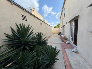 9969 Robbins Dr, Unit NA in Beverly Hills, CA - Building Photo - Building Photo
