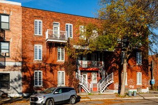 5443 Drake Rue in Montréal, QC - Building Photo