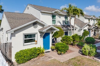 Woodside Villas in Ft. Myers, FL - Building Photo - Building Photo