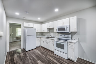 Zen Long Island at Amityville 55+ Community in Amityville, NY - Foto de edificio - Interior Photo