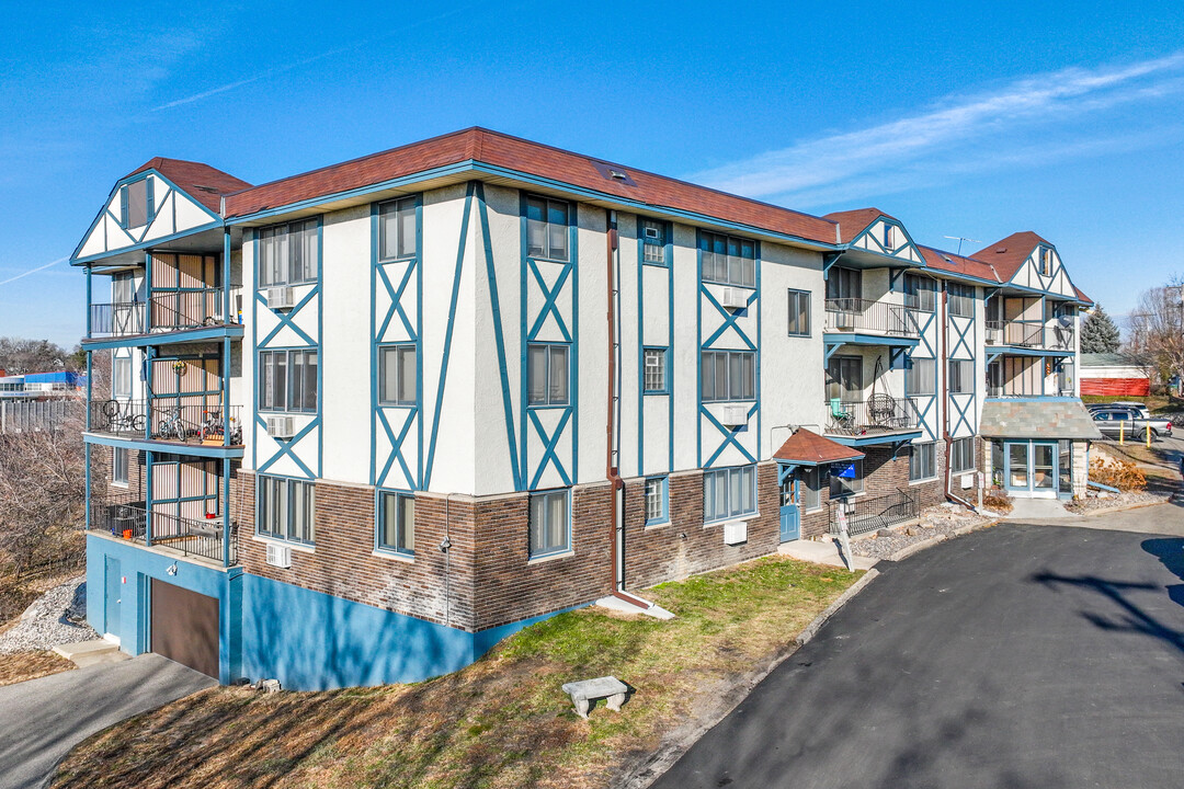 Brittany Apartments in St. Louis Park, MN - Foto de edificio