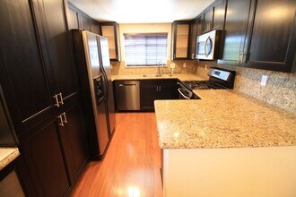 12878 Carriage Heights Way in Poway, CA - Building Photo - Building Photo