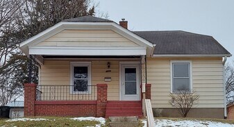 1030 Bond St in Moberly, MO - Building Photo