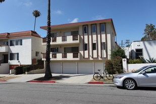 952 18th St Apartments