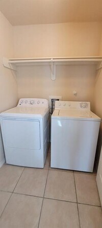 8007 Ellinger Ln photo'