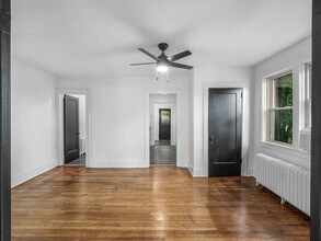 99 Bradford Ave-Unit -Unit 2 in Crafton, PA - Building Photo - Building Photo