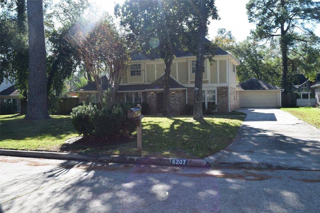 6207 Northway Dr in Spring, TX - Building Photo