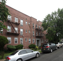 Daleglen Manor Apartments