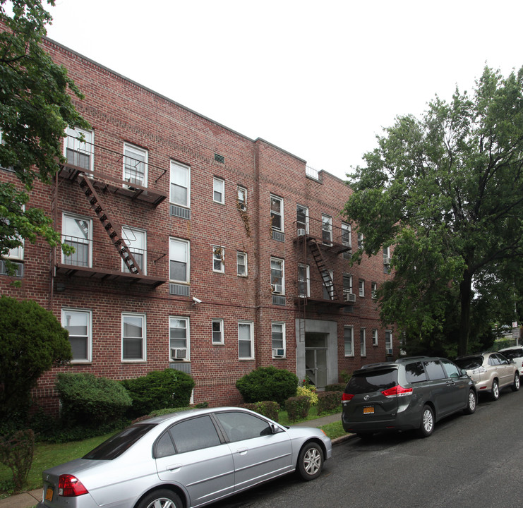 Daleglen Manor in Flushing, NY - Building Photo