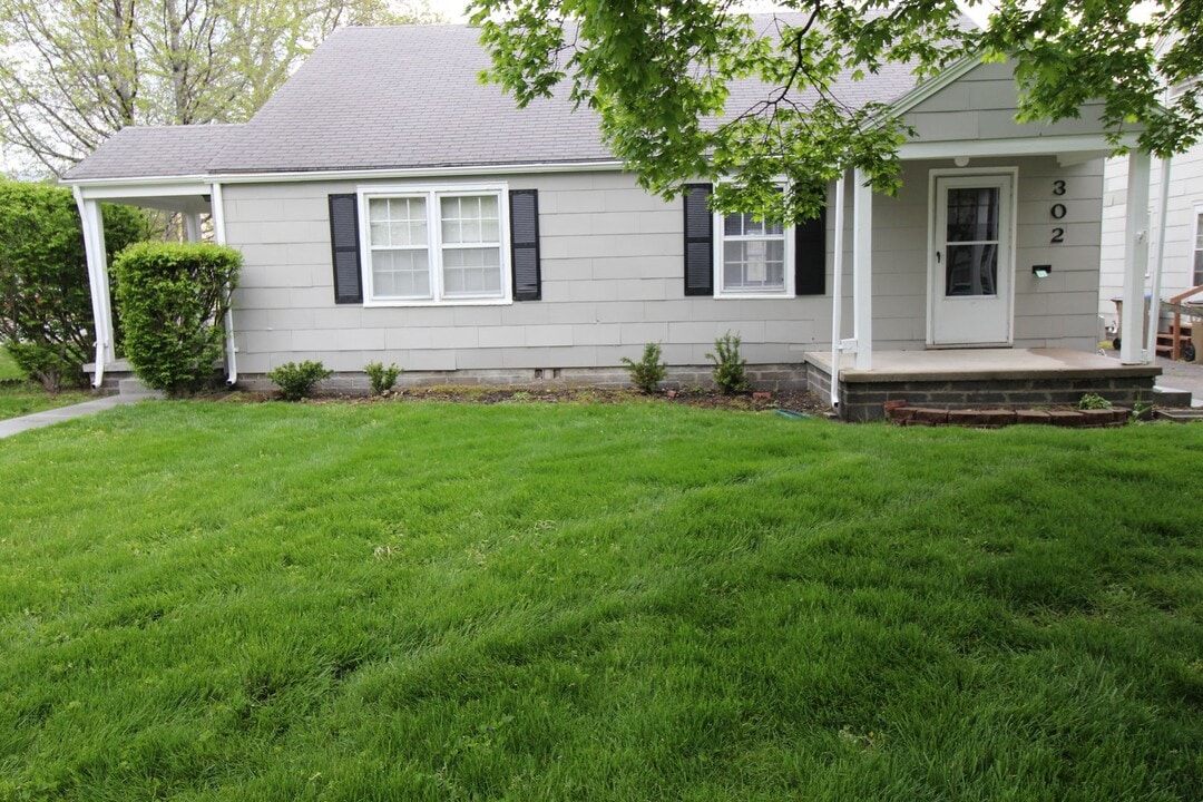 302 E 28th Ave in North Kansas City, MO - Building Photo