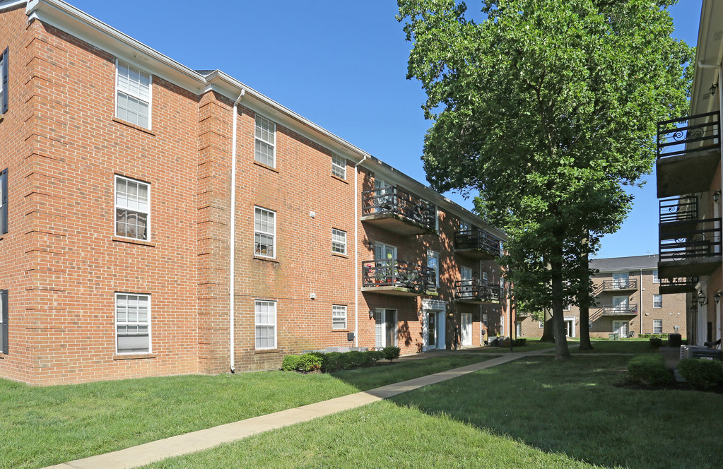 Addison Park Apartments in Louisville, KY | ApartmentHomeLiving.com