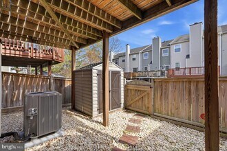 9663 Franklin Woods Pl in Lorton, VA - Building Photo - Building Photo