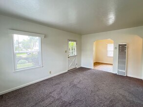 2912 Sunset Ave in Bakersfield, CA - Building Photo - Building Photo