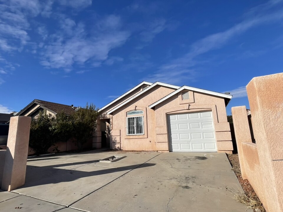 1638 Rolling Rock Pl SW in Albuquerque, NM - Building Photo