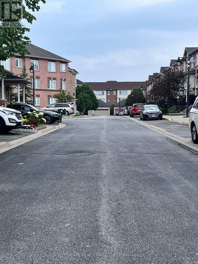 27 Frost King Ln in Toronto, ON - Building Photo - Building Photo