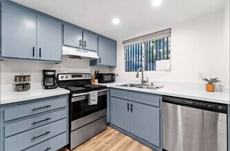 2735 Hornblend St in San Diego, CA - Building Photo - Building Photo
