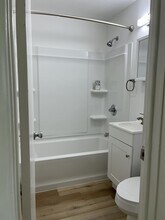 5943 Raytown Rd, Unit E in Raytown, MO - Building Photo - Building Photo