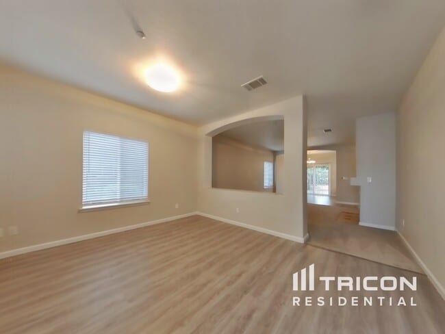 1956 Hershey Dr in Woodland, CA - Building Photo - Building Photo