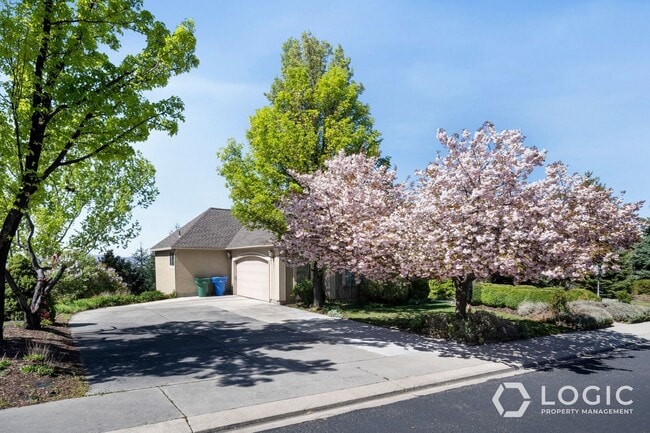 9223 Silver Lake Dr in Cedar Hills, UT - Building Photo - Building Photo