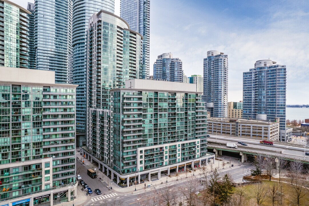 Infinity in Toronto, ON - Building Photo