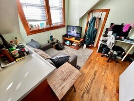 311 S 5th Ave in Ann Arbor, MI - Building Photo