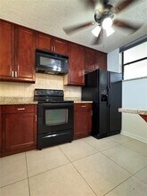 110 Lake Emerald Dr, Unit 405 in Oakland Park, FL - Foto de edificio - Building Photo