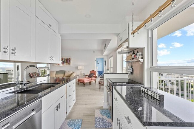 3230 S Ocean Blvd in Palm Beach, FL - Building Photo - Building Photo