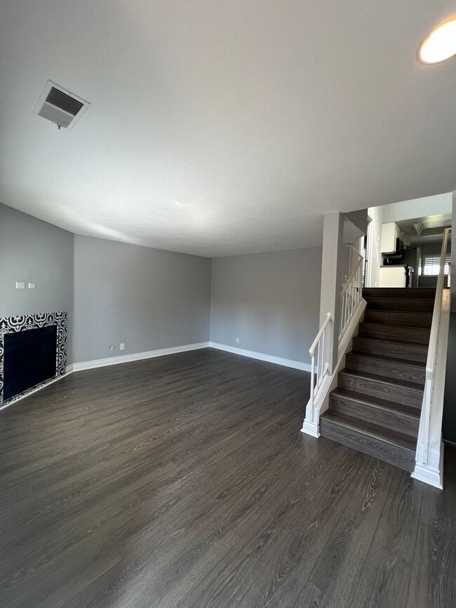 604 Terrace Cir in Huntington Beach, CA - Building Photo - Building Photo