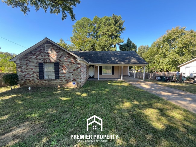 property at 3821 Oak Lake Ln