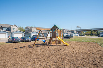 Sibley Village Townhomes in Mankato, MN - Foto de edificio - Building Photo